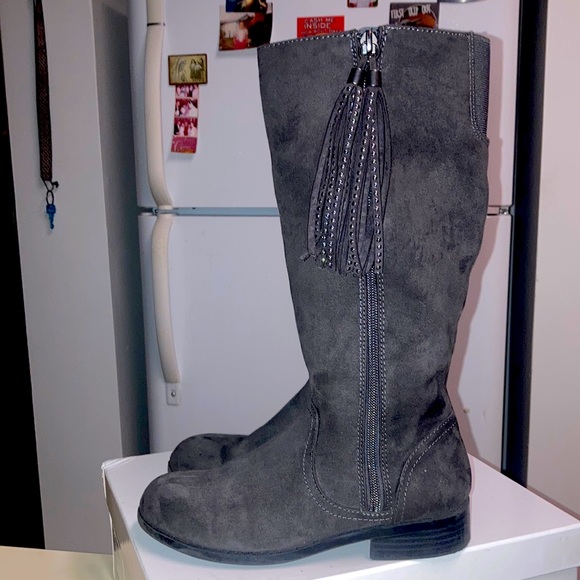 PRE-LOVED WONDER NATION SIZE 3 GREY TASSLE ZIPPERED BOOTS - Picture 1 of 12